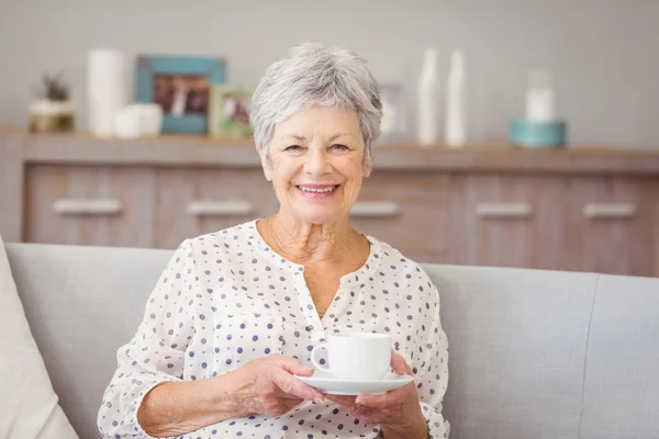 Senior woman holding coffee cup — Stock Photo, Image