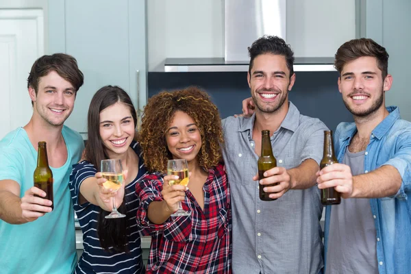 Friends showing beer and wine — Stock Photo, Image
