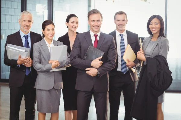 Verksamhet team med dokument och arrangör — Stockfoto