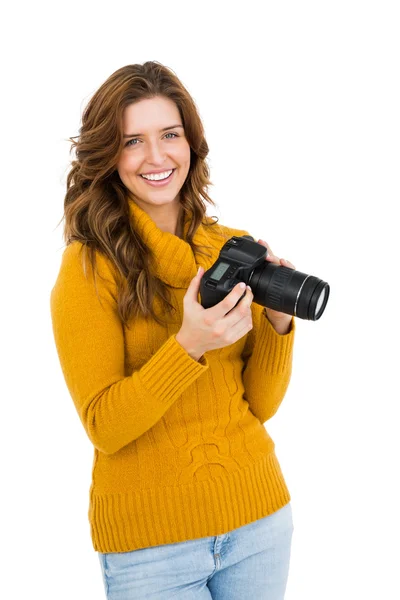 Vrouw met behulp van camera — Stockfoto