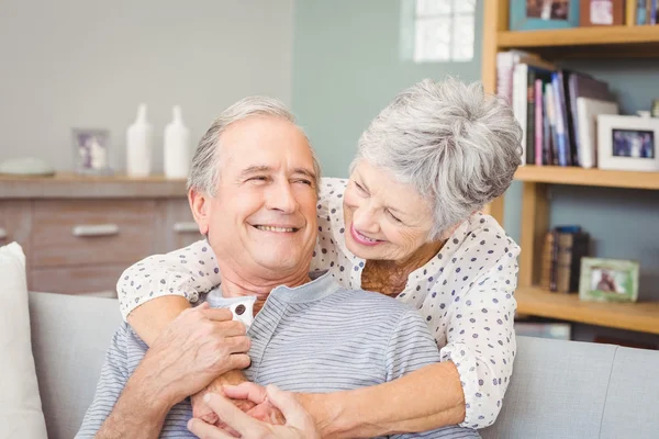 Romantische Senior paar thuis — Stockfoto