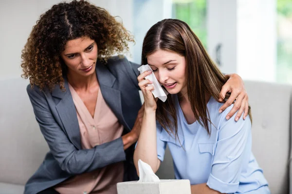 Psychologist consoling depressed woman — Stock Photo, Image