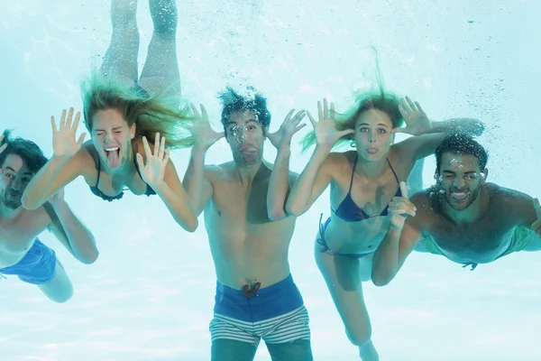 Group of young friends underwater — Stock Photo, Image