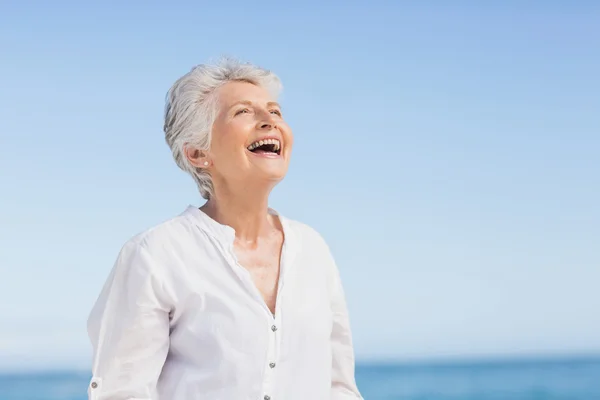 Retrato de una mujer mayor sonriente —  Fotos de Stock