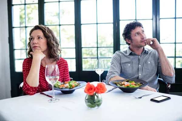 Donna si sente annoiato e ignorante — Foto Stock