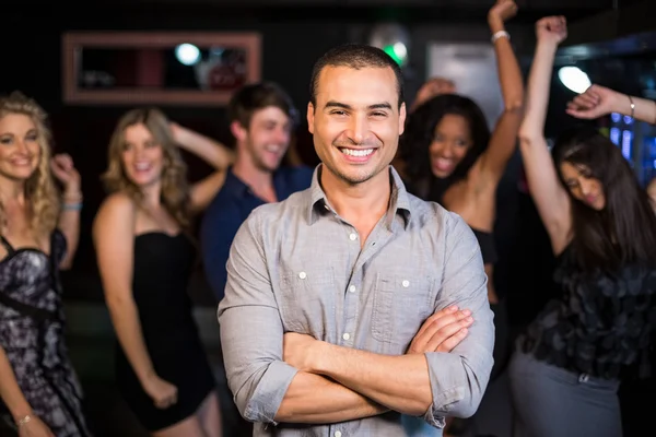 Cute friends having fun and dancing — Stock Photo, Image