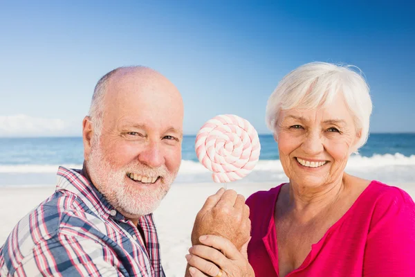Seniorenpaar mit Lutscher — Stockfoto