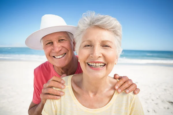 Portret van een lachend seniorpaar — Stockfoto