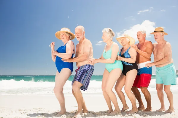 Ler högre vänner dansa — Stockfoto