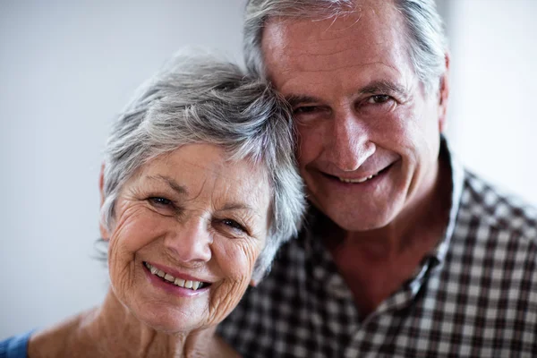 Portrait of senior couple smiling — Stock Photo, Image