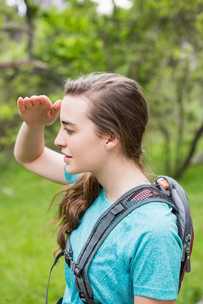 Žena něco pozorování — Stock fotografie