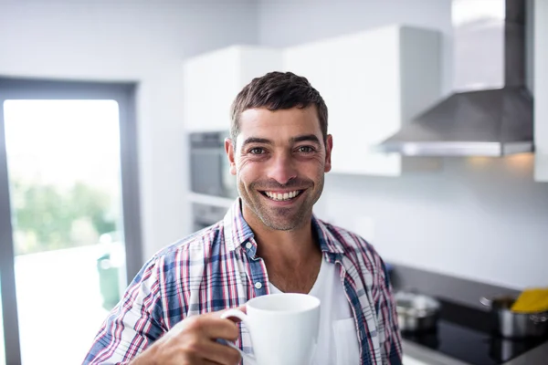 Retrato del hombre feliz tomando café —  Fotos de Stock