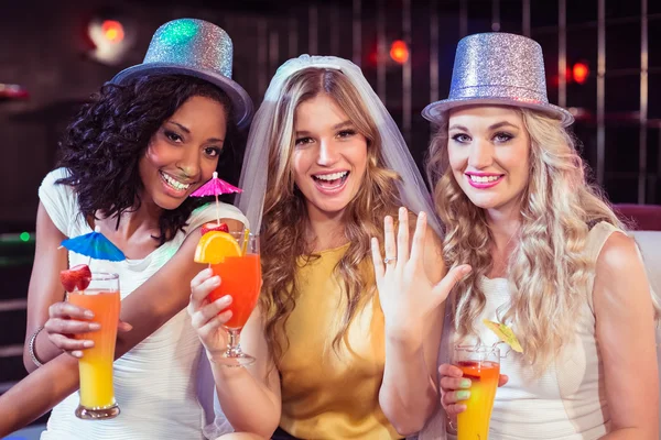 Chicas celebrando despedida de soltera — Foto de Stock