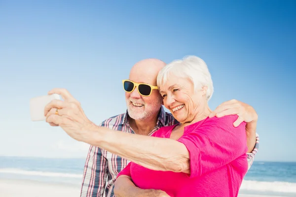 Senior Par som tar Selfie — Stockfoto