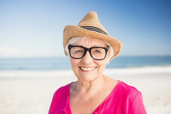 Feliz mujer mayor sonriendo — Foto de Stock