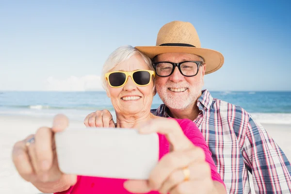 Senior Par som tar Selfie — Stockfoto