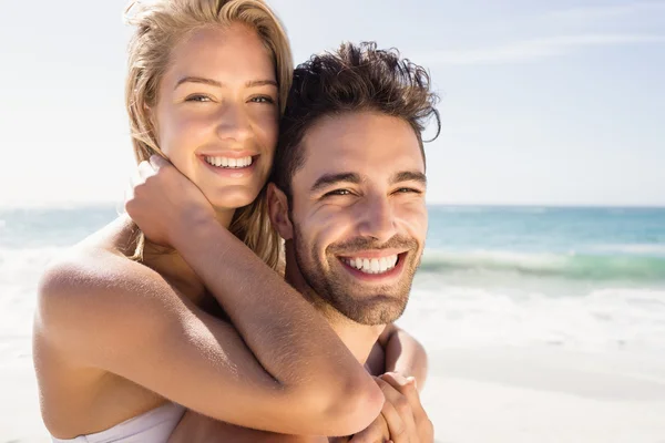 Smiling young couple hugging — Stock Photo, Image