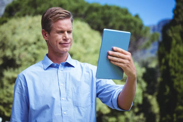 Handsome businessman using tablet computer — Stock Photo, Image