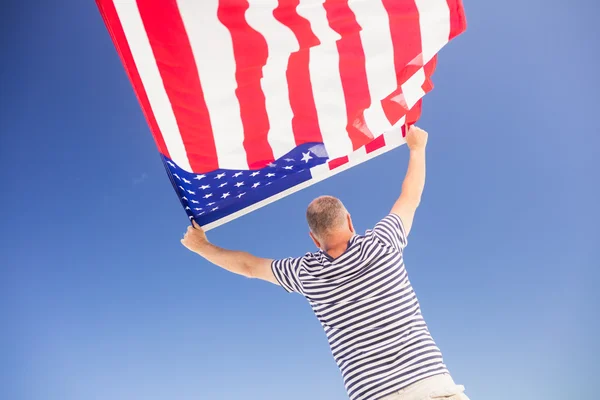 Uomo anziano con bandiera americana — Foto Stock