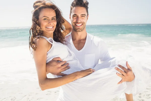 Boyfriend carrying his girlfriend — Stock Photo, Image