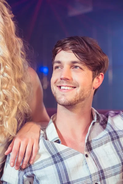 Retrato del hombre feliz sonriendo —  Fotos de Stock