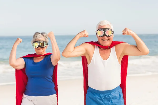 Starší pár nosit kostým superman — Stock fotografie