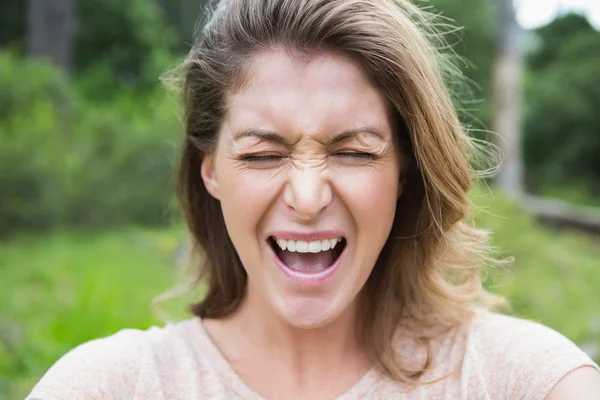 Mulher fazendo um grimace — Fotografia de Stock