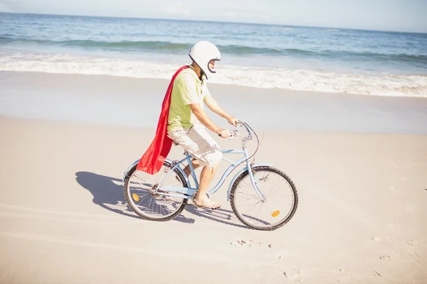 Sénior superhéroe bicicleta de montar —  Fotos de Stock