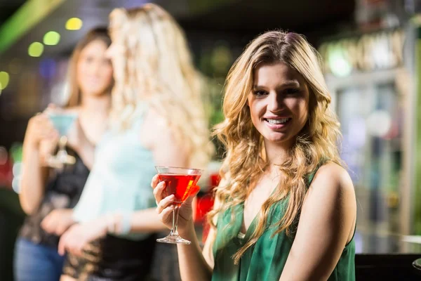 Blonde woman drinking cocktail — Stock Photo, Image