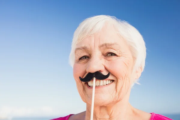 Mujer mayor con bigote falso — Foto de Stock