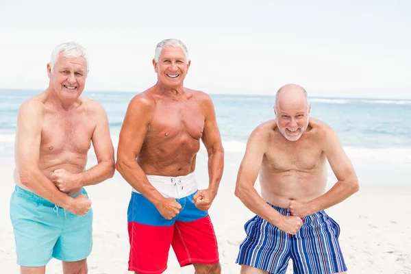 Sénior homens posando com seus músculos — Fotografia de Stock