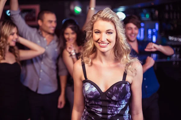 Cute friends having fun and dancing — Stock Photo, Image