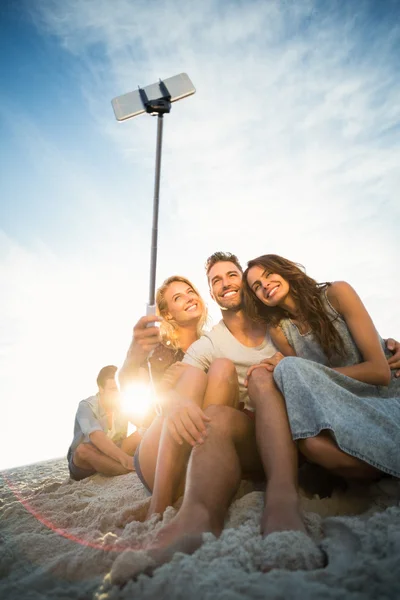 Bir selfie alarak arkadaşlar — Stok fotoğraf