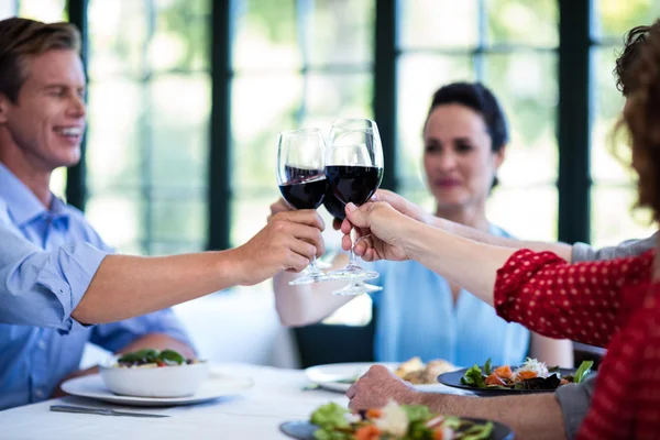 Friends toasting wine glasses — Stock Photo, Image