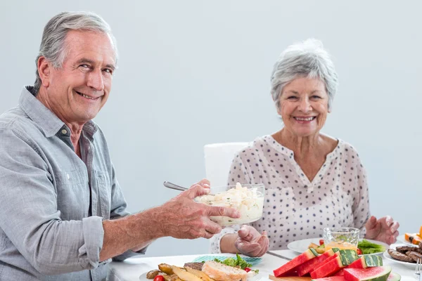 Elderly couple having breakfast — Stock Photo, Image