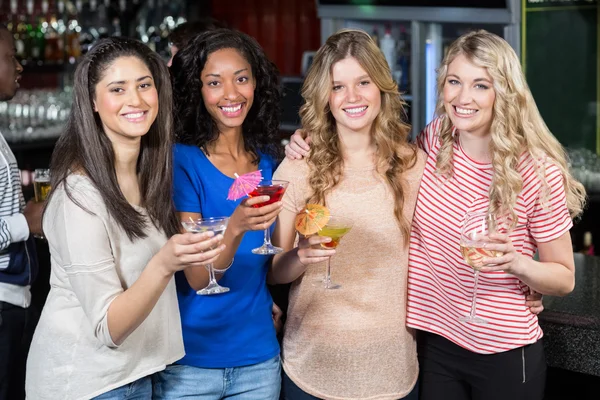 Friends drinking cocktails together — Stock Photo, Image