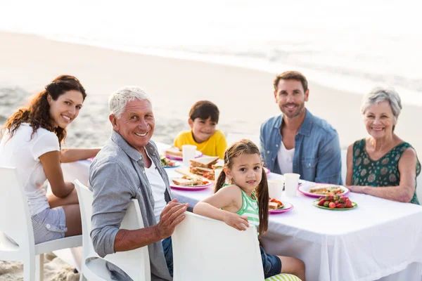 Happy family having a picnic at the beach — Stock Photo, Image