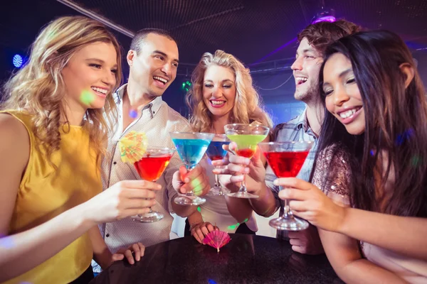 Happy friends with cocktails — Stock Photo, Image