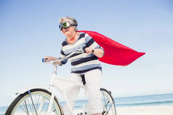 Superwoman senior di sepeda — Stok Foto