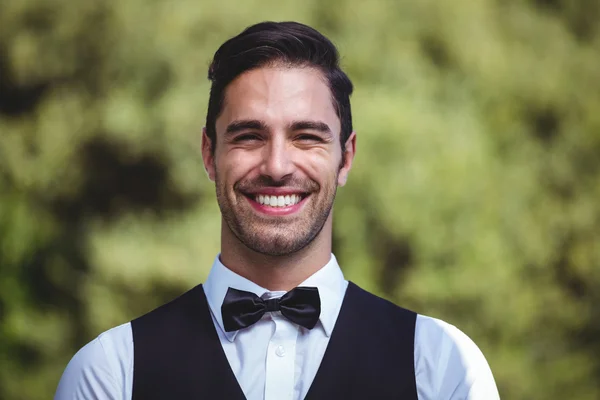 Handsome waiter smiling at camera — Stock Photo, Image