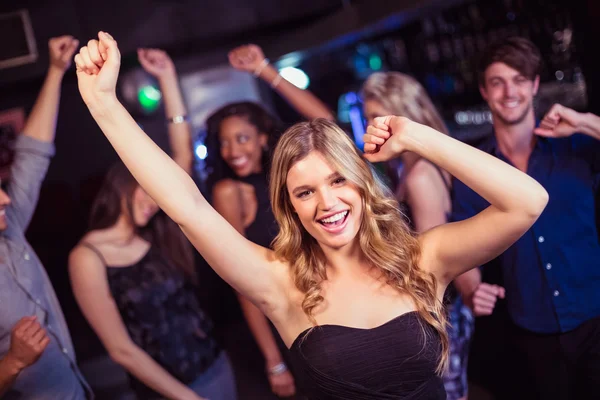 Cute friends having fun and dancing — Stock Photo, Image