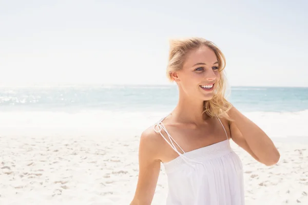 Hermosa mujer rubia sonriente — Foto de Stock