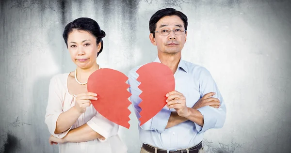 Couple holding broken heart — Stock Photo, Image