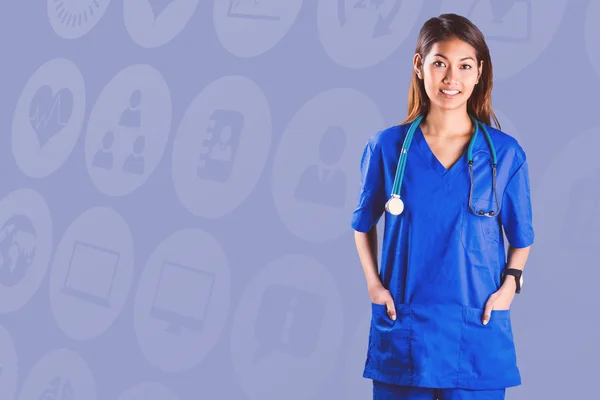 Asiatische Krankenschwester mit Händen in Taschen — Stockfoto