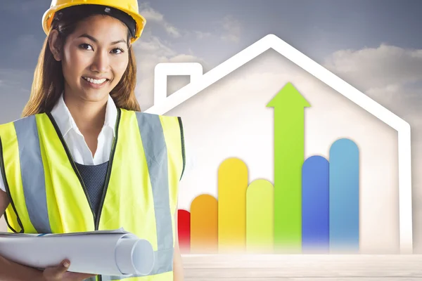 Arquitecta mujer con casco amarillo y planos —  Fotos de Stock