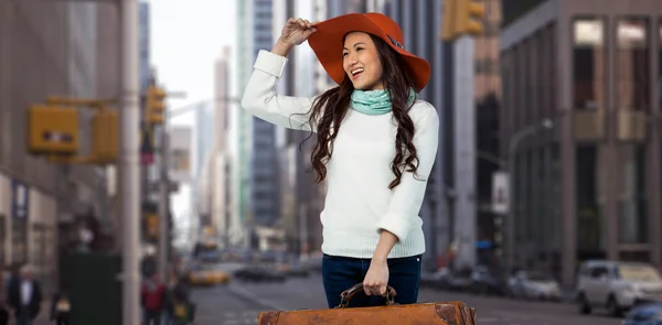 Asiatico donna holding bagaglio — Foto Stock