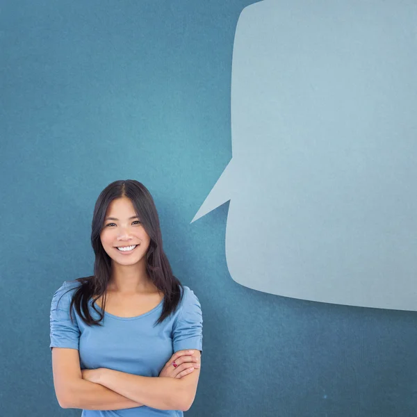 Smiling asian woman with arms crossed — Stock Photo, Image