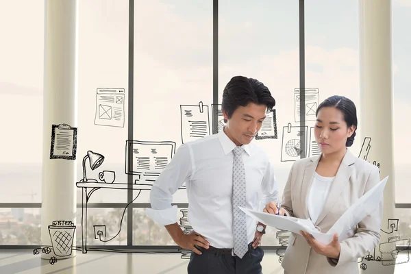 Estate agent showing lease to customer — Stock Photo, Image