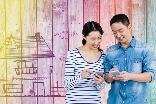 Imagem composta de casal usando smartphone — Fotografia de Stock