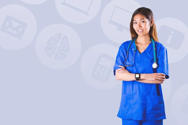 Aziatische verpleegkundige met stethoscoop kruising armen — Stockfoto